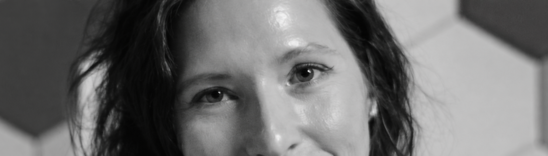 Mirela eyes